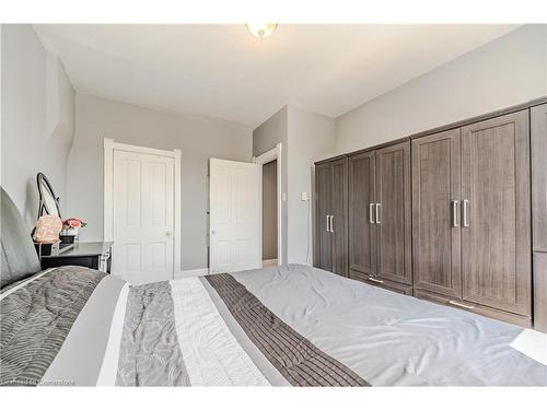 70 Beverly Street, Cambridge, ON - Indoor Photo Showing Bedroom