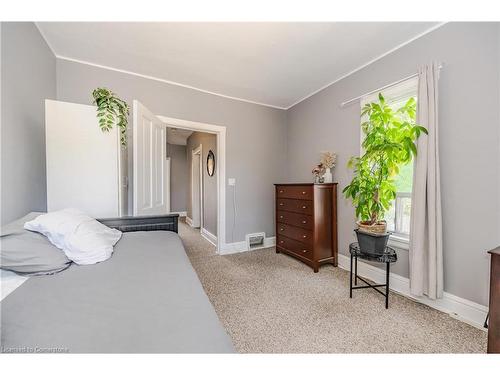 70 Beverly Street, Cambridge, ON - Indoor Photo Showing Bedroom