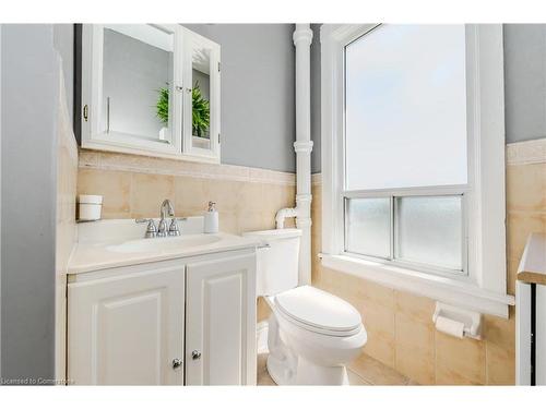 70 Beverly Street, Cambridge, ON - Indoor Photo Showing Bathroom