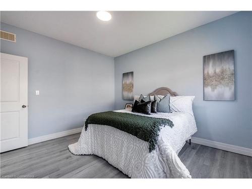 217 Watervale Crescent, Kitchener, ON - Indoor Photo Showing Bedroom