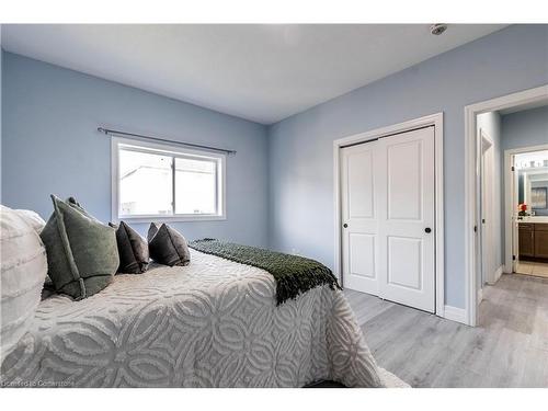 217 Watervale Crescent, Kitchener, ON - Indoor Photo Showing Bedroom