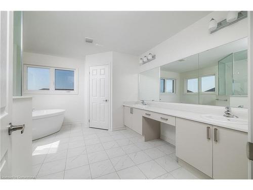 123 Rea Drive, Fergus, ON - Indoor Photo Showing Bathroom