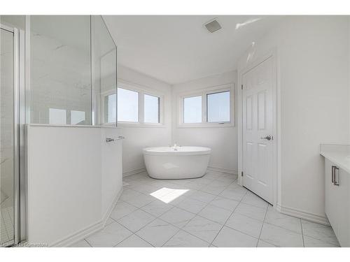 123 Rea Drive, Fergus, ON - Indoor Photo Showing Bathroom