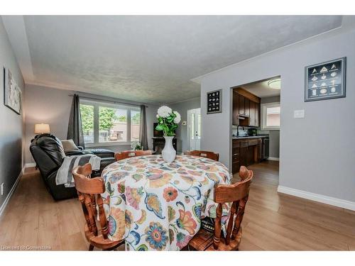 199 Fourth Avenue, Kitchener, ON - Indoor Photo Showing Bedroom