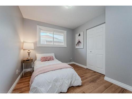 199 Fourth Avenue, Kitchener, ON - Indoor Photo Showing Bedroom