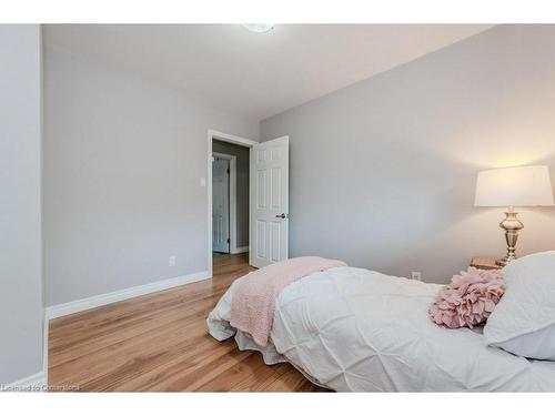 199 Fourth Avenue, Kitchener, ON - Indoor Photo Showing Bedroom