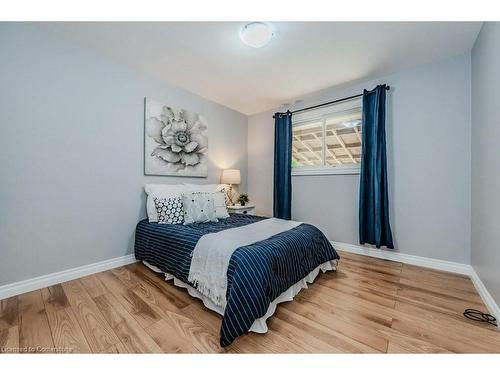 199 Fourth Avenue, Kitchener, ON - Indoor Photo Showing Bedroom