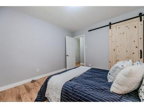 199 Fourth Avenue, Kitchener, ON - Indoor Photo Showing Bedroom