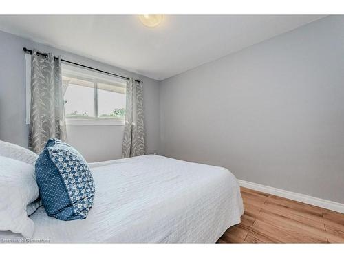 199 Fourth Avenue, Kitchener, ON - Indoor Photo Showing Bedroom