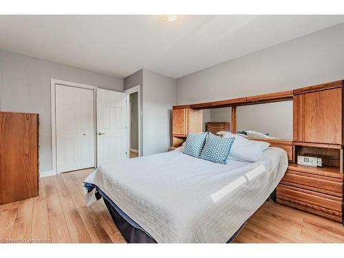 199 Fourth Avenue, Kitchener, ON - Indoor Photo Showing Bedroom