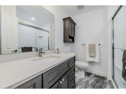 199 Fourth Avenue, Kitchener, ON - Indoor Photo Showing Bathroom