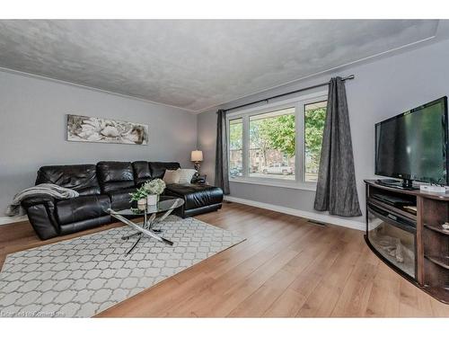 199 Fourth Avenue, Kitchener, ON - Indoor Photo Showing Living Room