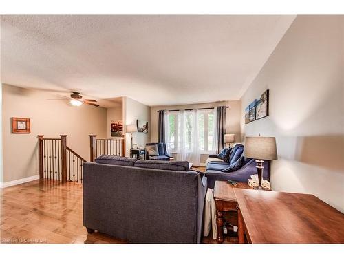 93 Cindy Avenue, Cambridge, ON - Indoor Photo Showing Living Room