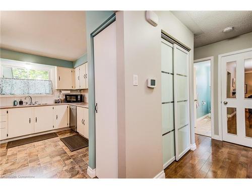 93 Cindy Avenue, Cambridge, ON - Indoor Photo Showing Kitchen