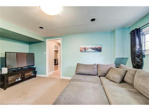 93 Cindy Avenue, Cambridge, ON - Indoor Photo Showing Living Room