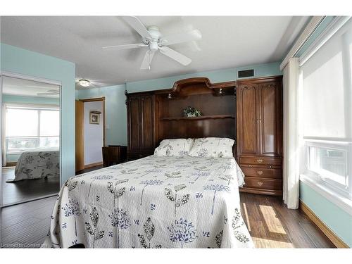 611-237 King Street W, Cambridge, ON - Indoor Photo Showing Bedroom