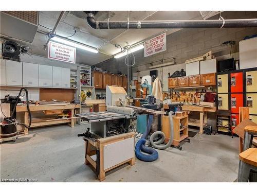 611-237 King Street W, Cambridge, ON - Indoor Photo Showing Garage