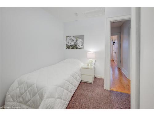 202 Queensdale Avenue, Toronto, ON - Indoor Photo Showing Bedroom