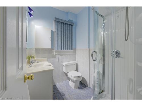 202 Queensdale Avenue, Toronto, ON - Indoor Photo Showing Bathroom