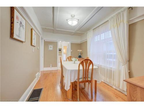 202 Queensdale Avenue, Toronto, ON - Indoor Photo Showing Dining Room