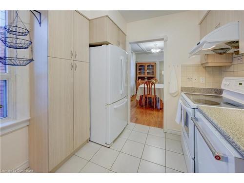 202 Queensdale Avenue, Toronto, ON - Indoor Photo Showing Kitchen