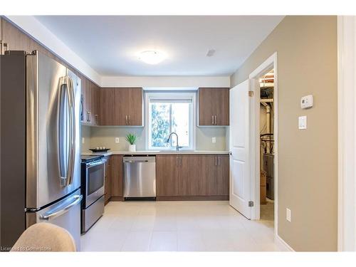 4-122 Courtland Avenue E, Kitchener, ON - Indoor Photo Showing Kitchen With Stainless Steel Kitchen