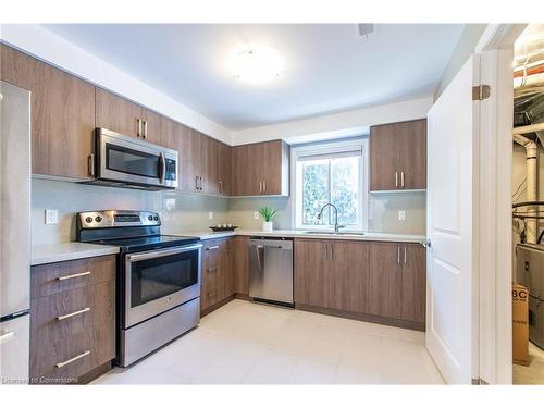 4-122 Courtland Avenue E, Kitchener, ON - Indoor Photo Showing Kitchen With Stainless Steel Kitchen With Upgraded Kitchen