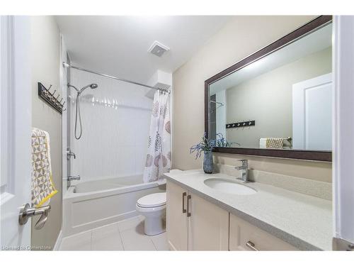 4-122 Courtland Avenue E, Kitchener, ON - Indoor Photo Showing Bathroom