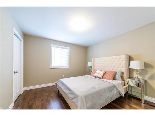 4-122 Courtland Avenue E, Kitchener, ON - Indoor Photo Showing Bedroom