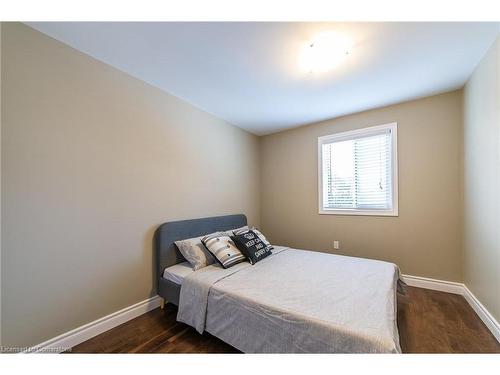 4-122 Courtland Avenue E, Kitchener, ON - Indoor Photo Showing Bedroom