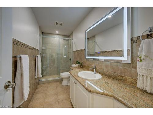 58 West Acres Crescent, Kitchener, ON - Indoor Photo Showing Bathroom