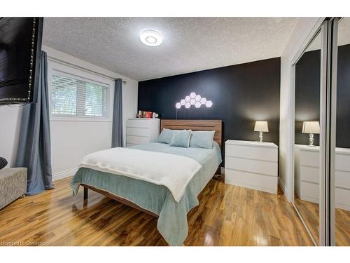 58 West Acres Crescent, Kitchener, ON - Indoor Photo Showing Bedroom