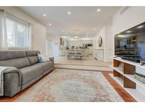 58 West Acres Crescent, Kitchener, ON - Indoor Photo Showing Living Room