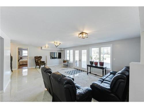 9617 Currie Road, Dutton, ON - Indoor Photo Showing Living Room