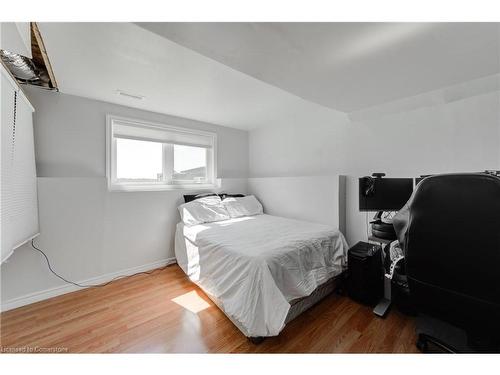 9617 Currie Road, Dutton, ON - Indoor Photo Showing Bedroom