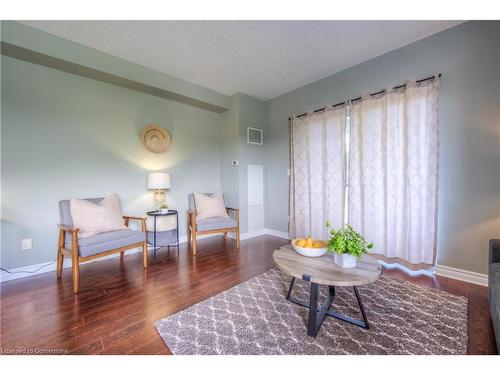 311-170 Water Street N, Cambridge, ON - Indoor Photo Showing Living Room