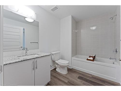 207-88 Gibson Street, Ayr, ON - Indoor Photo Showing Bathroom