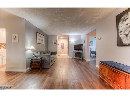 406-944 Caledonian View, Cambridge, ON - Indoor Photo Showing Living Room