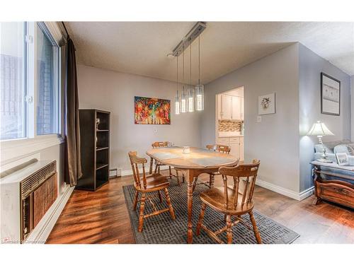 406-944 Caledonian View, Cambridge, ON - Indoor Photo Showing Dining Room