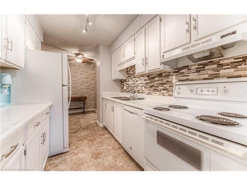 406-944 Caledonian View, Cambridge, ON - Indoor Photo Showing Kitchen With Double Sink