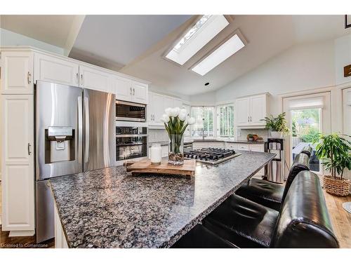 135 Union Street W, Fergus, ON - Indoor Photo Showing Kitchen With Upgraded Kitchen