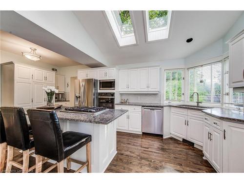 135 Union Street W, Fergus, ON - Indoor Photo Showing Kitchen With Upgraded Kitchen