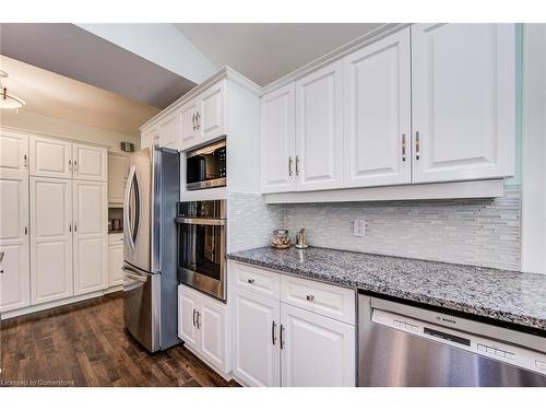 135 Union Street W, Fergus, ON - Indoor Photo Showing Kitchen With Upgraded Kitchen