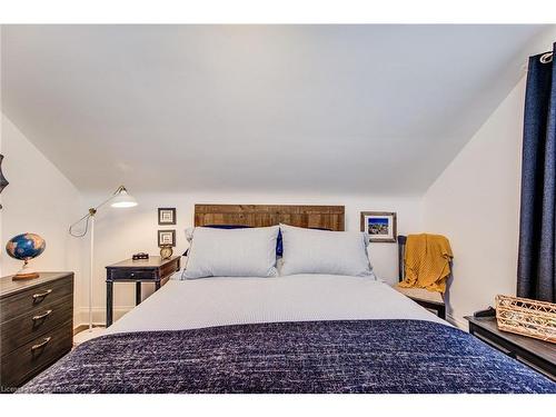 135 Union Street W, Fergus, ON - Indoor Photo Showing Bedroom