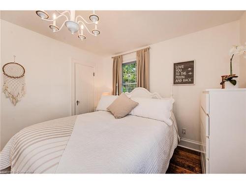 135 Union Street W, Fergus, ON - Indoor Photo Showing Bedroom