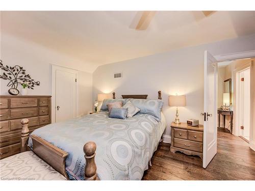 135 Union Street W, Fergus, ON - Indoor Photo Showing Bedroom