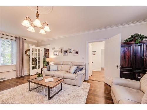 135 Union Street W, Fergus, ON - Indoor Photo Showing Living Room