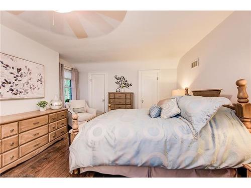 135 Union Street W, Fergus, ON - Indoor Photo Showing Bedroom