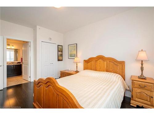 1701-144 Park Street, Waterloo, ON - Indoor Photo Showing Bedroom