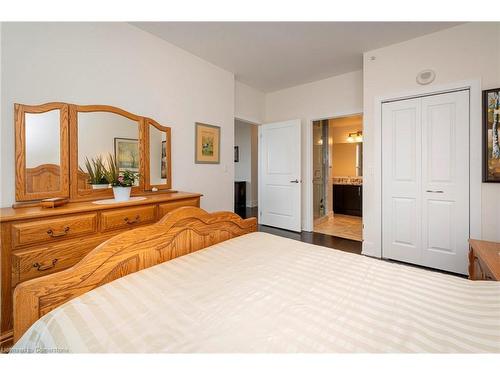 1701-144 Park Street, Waterloo, ON - Indoor Photo Showing Bedroom